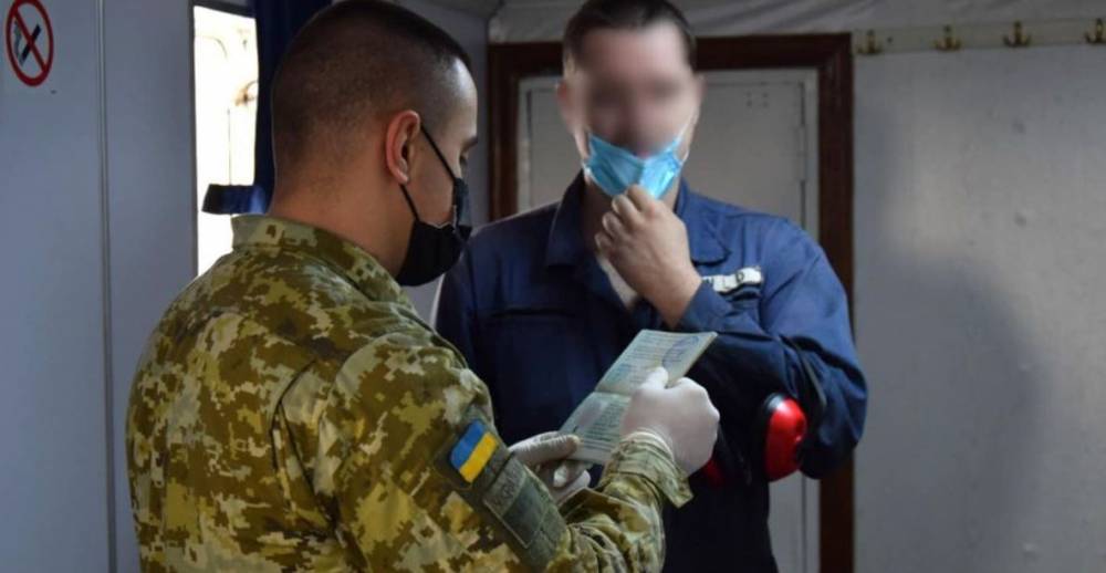 Двоих россиян не пропустили на Украину из-за посещения Крыма