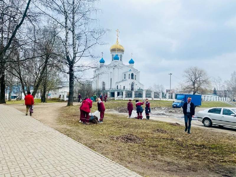 В Смоленске устроили генуборку в парке 1100-летия