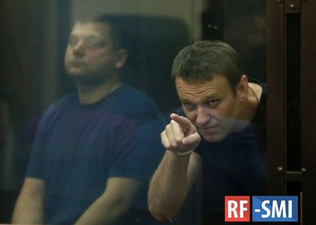 Приболеть не удалось, и Навальный решил спекулировать на религии