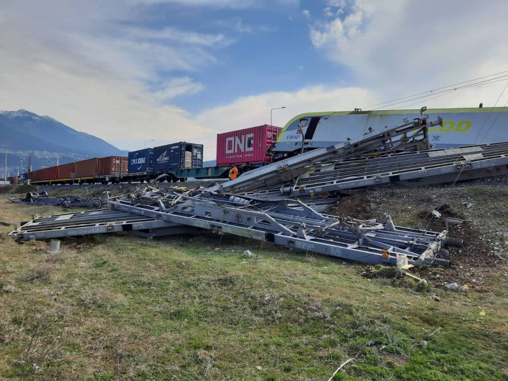 В Турции столкнулись два грузовых поезда, есть пострадавшие: фото, видео