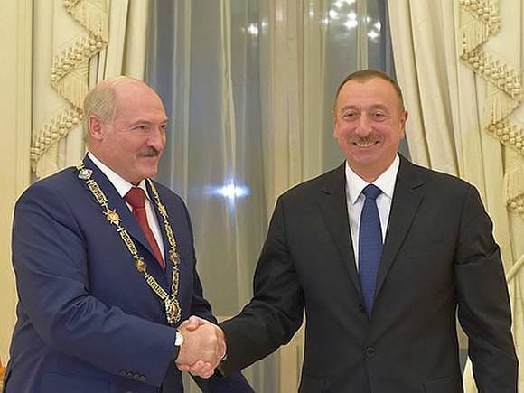 Лукашенко предложил Алиеву помощь в Карабахе