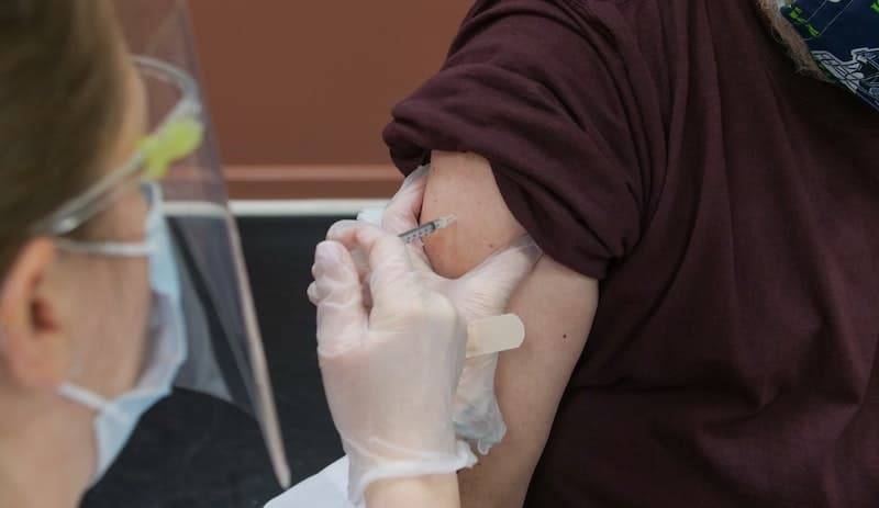 Вакцина Johnson & Johnson и тромбы: Что нужно знать тем, кто уже сделал прививку?