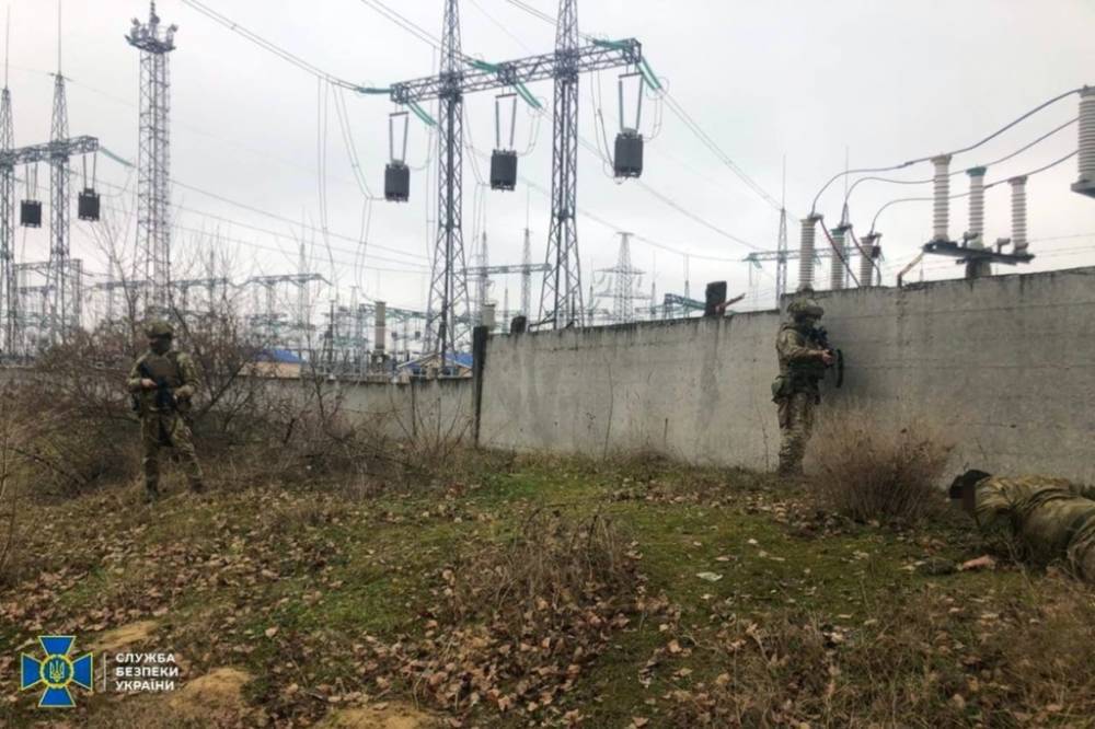 Появились фото впечатляющих антитеррористических учений СБУ на границе с Крымом
