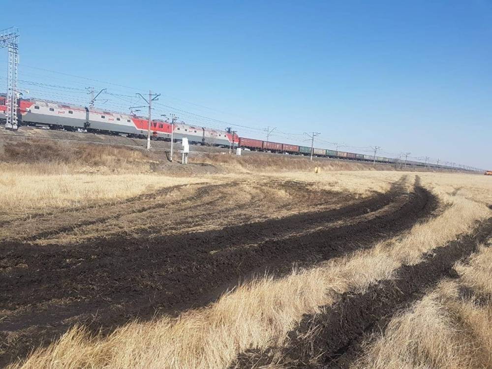 Грузовой поезд насмерть сбил женщину в Челябинске