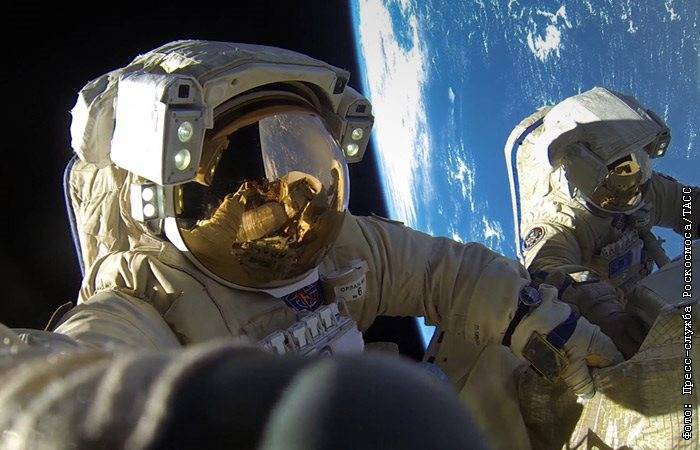 Российским космонавтам поднимут зарплаты на 50-70%