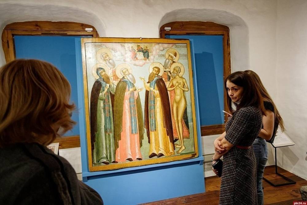 Отреставрированную к 800-летию Александра Невского икону передали псковскому музею