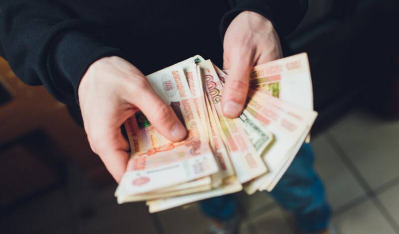 Рублю предрекли девальвацию на фоне новых санкций США