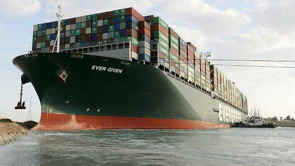 Дело на $ 1 млрд: Египет конфисковал судно, блокировавшее Суэцкий канал