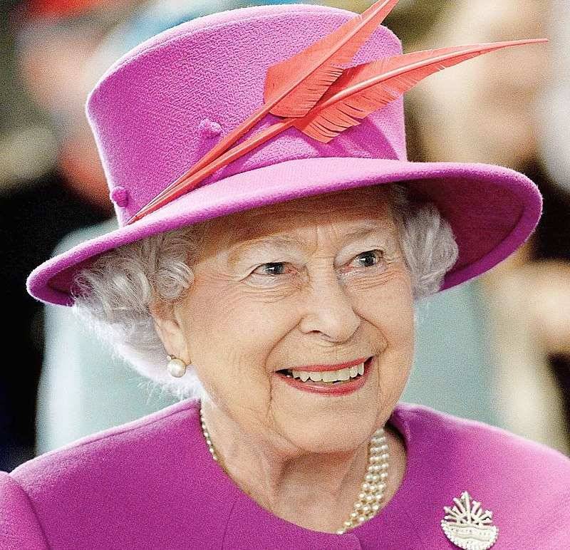 Королева Елизавета II приказала принцам Гарри и Уильяму на похоронах их деда идти порознь