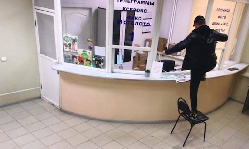 «Задолбали вы со своим коронавирусом»: житель Подмосковья разгромил почтовое отделение