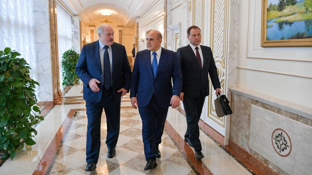 Лукашенко провел экскурсию Мишустину по Дворцу Независимости