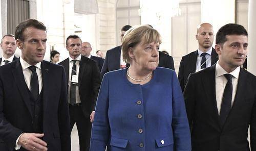 Меркель, Макрон и Зеленский призвали РФ «свернуть наращивание войск» у украинских границ