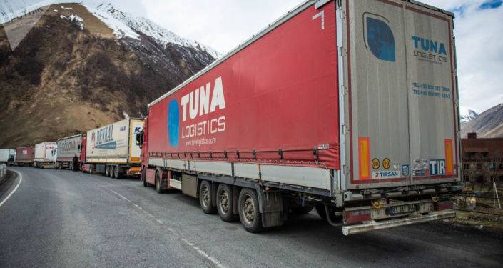 В Армении есть закрытые дороги, у Ларса скопление грузовиков