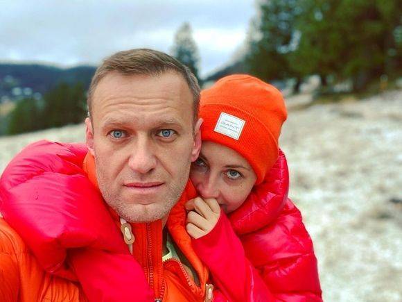 Мировые знаменитости попросили Путина допустить медиков к объявившему голодовку Навальному