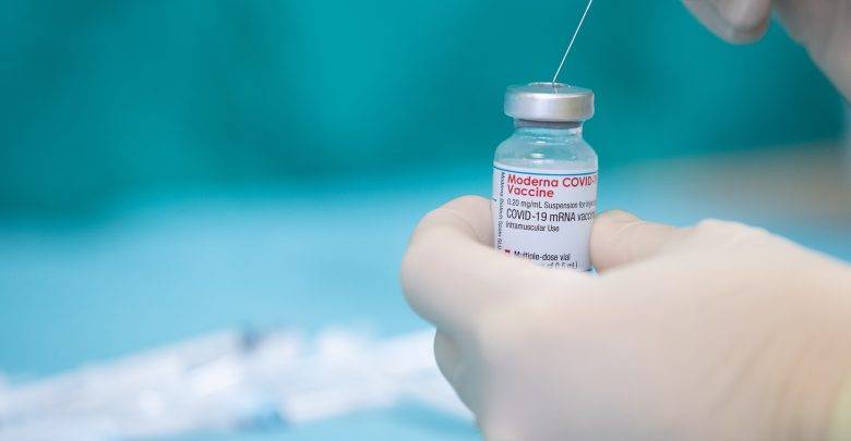 Moderna сократила поставки вакцины в Великобританию и Канаду