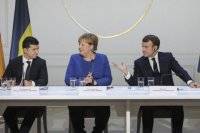 Меркель и Макрон призвали Россию отвести войска от границы Украины