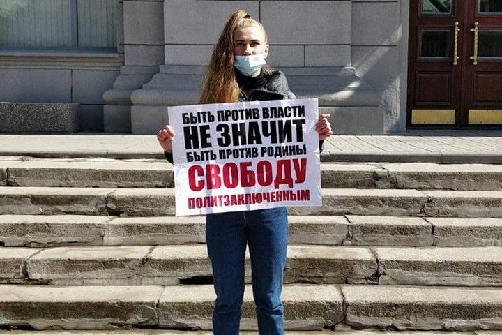 Новосибирцы вышли на пикеты в поддержку политзаключенных: «У нас нет пути назад»