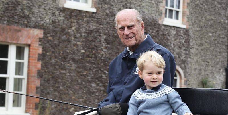 Смерть принца Филиппа - в сети появились архивные фото герцога Эдинбургского с Елизаветой II, детьми, внуками и правнуками - ТЕЛЕГРАФ