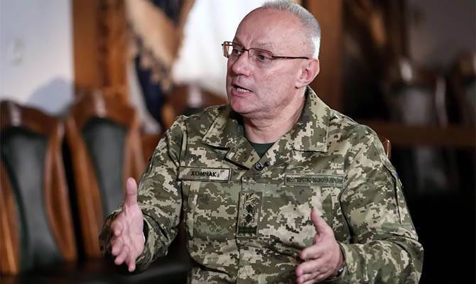 Главком ВСУ попросил местных чиновников не сеять панику из-за российских войск