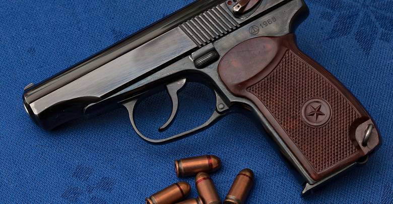 В Туве полицейский из пистолета ранил девочку-подростка во время погони за лихачом