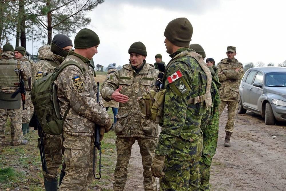 Канада приостановила работу военной миссии в Украине из-за вспышки COVID-19