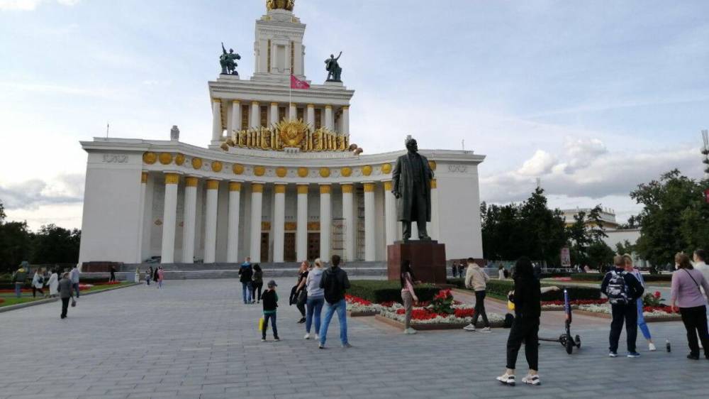 Власти Москвы планируют отреставрировать шесть павильонов ВДНХ до конца 2021 года