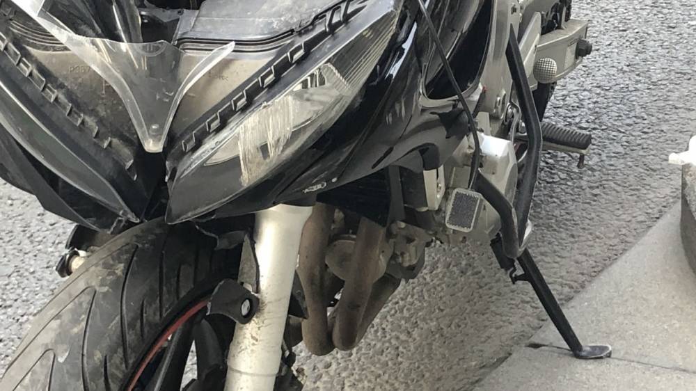 Мотоциклист столкнулся с двумя легковушками в Самаре