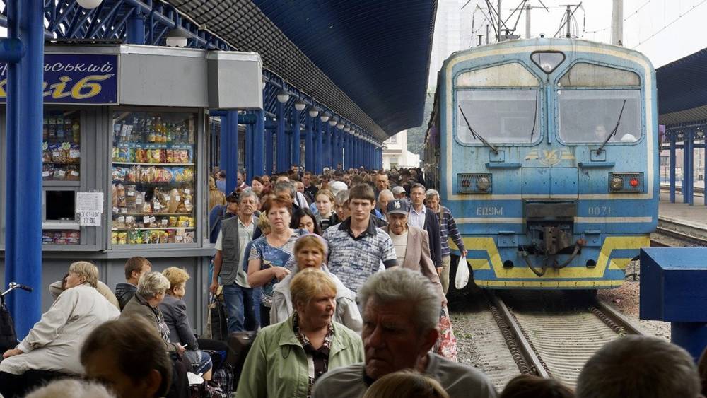 Укрзализныця запускает дополнительные поезда на майские праздники: перечень