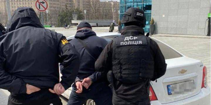 Мужчин, которые требовали у харьковского предпринимателя 700 тысяч долларов, арестовали без права внесения залога