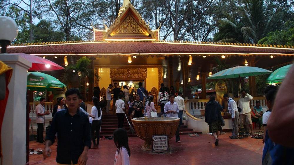 Генерал полиции Камбоджи поплатился работой за вечеринку в локдаун
