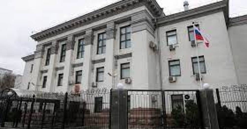 Украина в ответ высылает старшего дипломата посольства России в Киеве