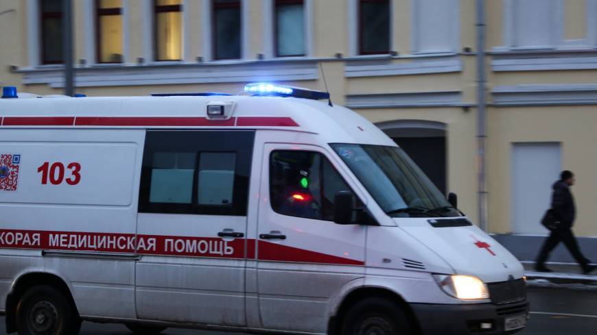 На двухлетнего ребенка в Петербурге упал кусок лепнины
