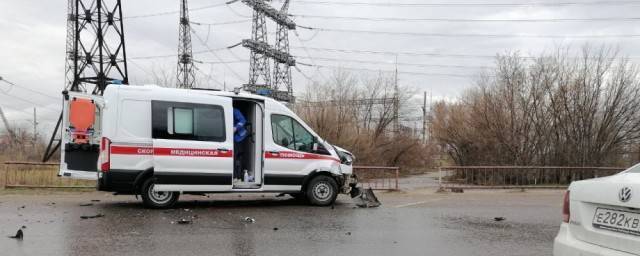 Скорая с пациентом на ИВЛ попала в аварию в Волгограде