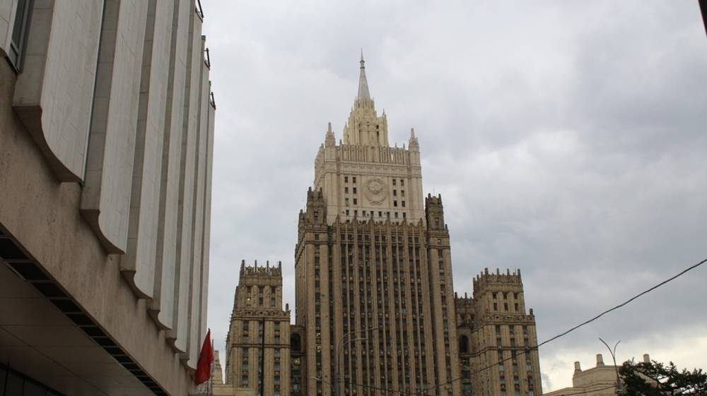 Захарова предупредила Прагу о последствиях высылки российских дипломатов из Чехии
