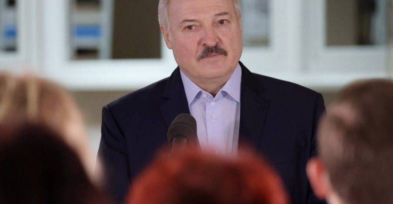 Сын Лукашенко ударил соперника клюшкой между ног и заработал временную дисквалификацию