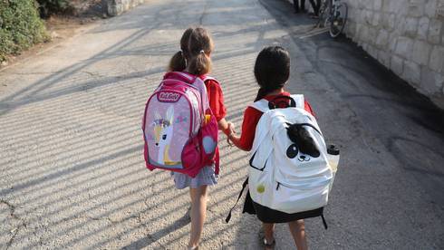 Продленки, подвозки, маски: как меняется работа школ и детсадов в Израиле с 18 апреля