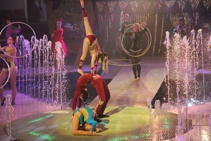 Феерия поющих фонтанов в цирке Луганска продлится до 16 мая