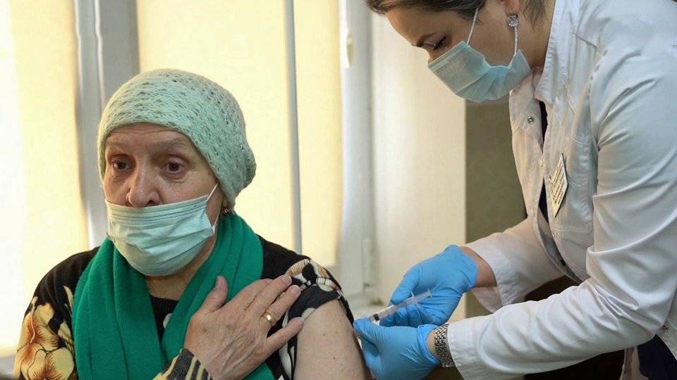 В России помогает сохранить стабильную эпидситуацию массовая прививочная кампания