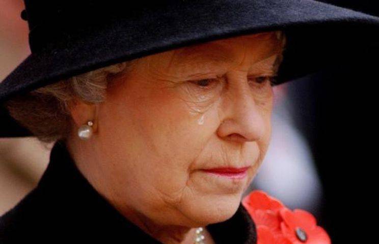 Дрожали руки: как держалась Елизавета на похоронах принца Филиппа