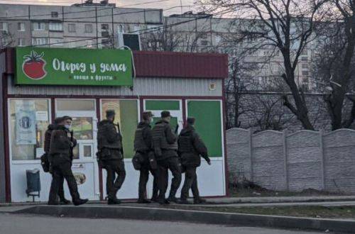 Харьков заполонили военные с автоматами: проверяют машины и людей. ФОТО