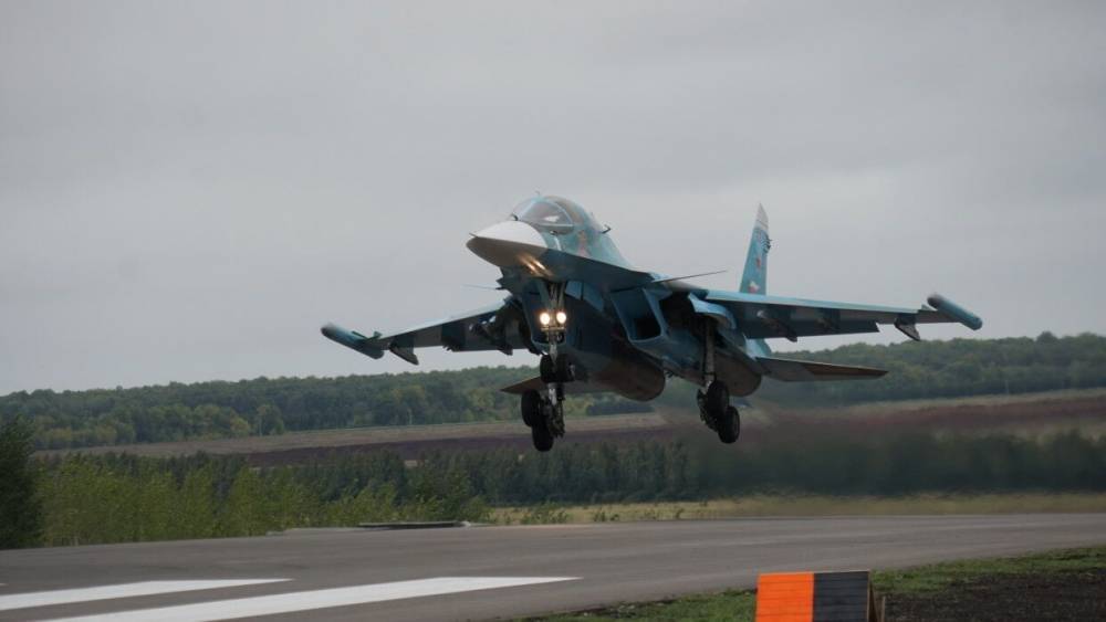 Новые российские истребители-бомбардировщики Су-34 готовы для боевой службы