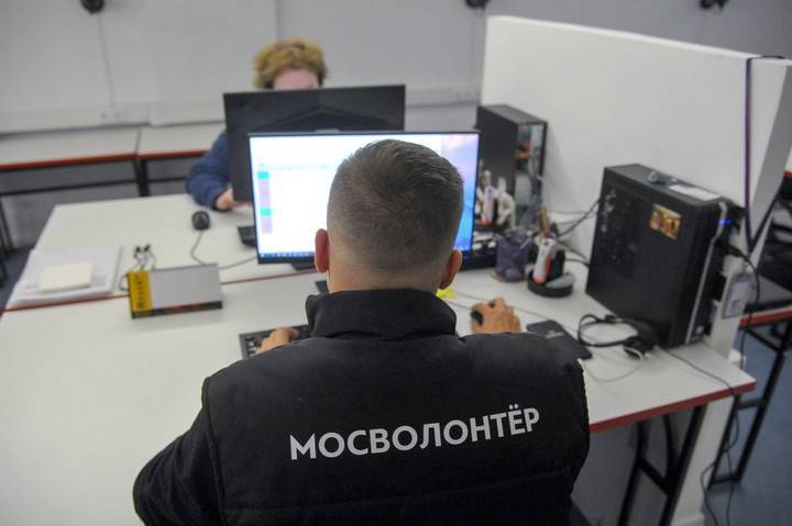 Более 180 волонтеров старше 55 лет помогли москвичам в 2021 году