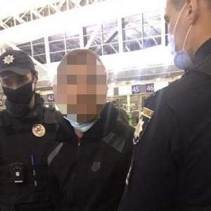 В Борисполе в аэропорту задержали иностранца, подозреваемого в убийстве. Фото. Видео