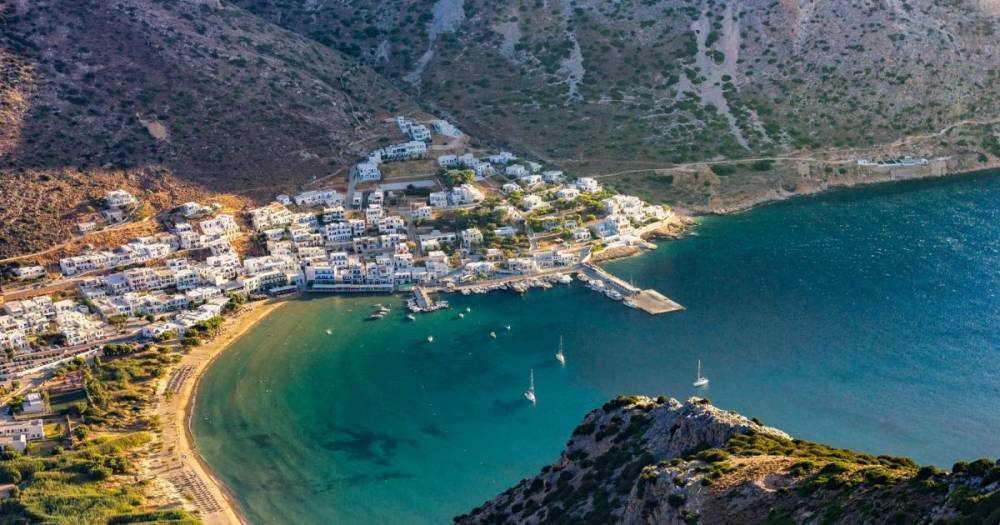 Греция отменяет для туристов семидневный карантин, но есть условия