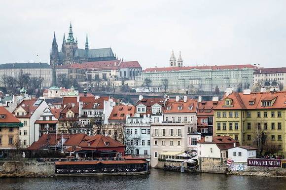 Объявленные персонами нон-грата российские дипломаты покинули Чехию