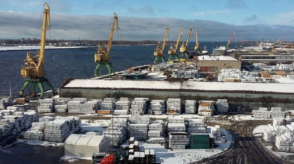 В портах Латвии продолжает стремительно падать грузооборот