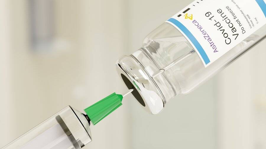 В Британии выявили 30 случаев тромбоза после вакцины AstraZeneca