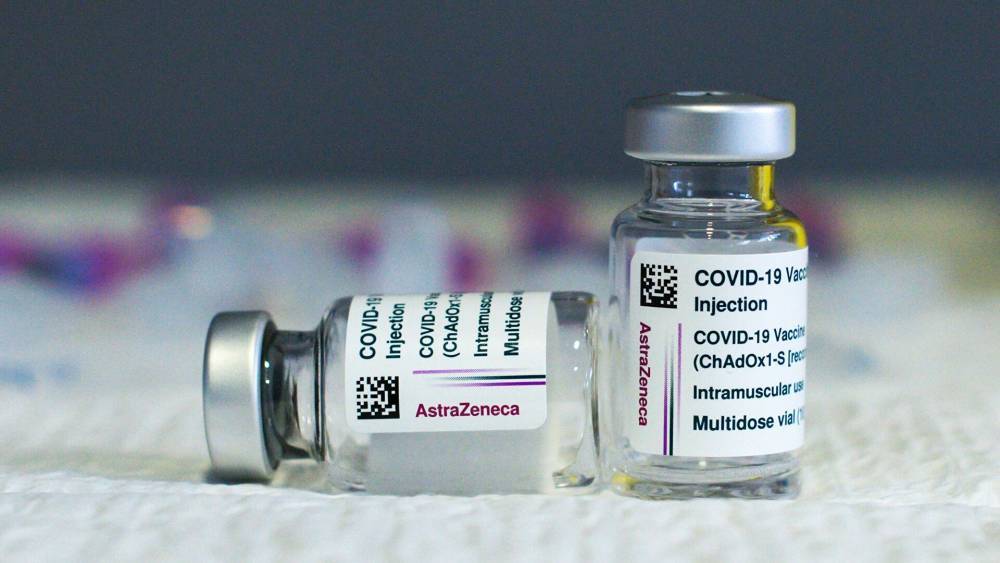 В Британии сообщили о 30 случаях тромбоза после прививки вакциной AstraZeneca