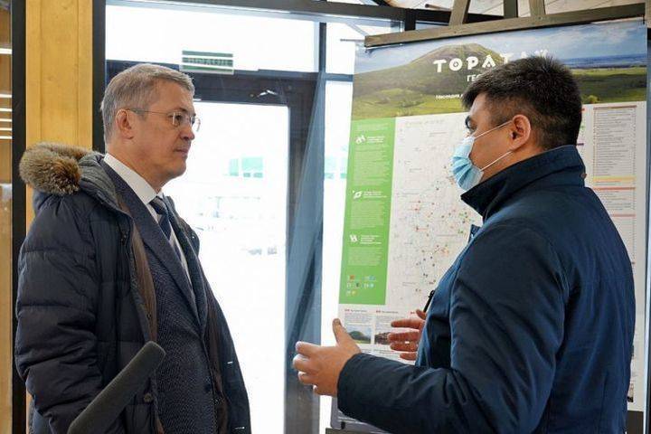 Радий Хабиров осмотрел визит-центр геопарка «Торатау»