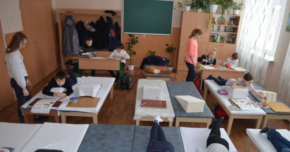 Местные власти говорят — реформа, коллектив и родители против: в Луганской области закрыли единственную для больных сколиозом детей школу